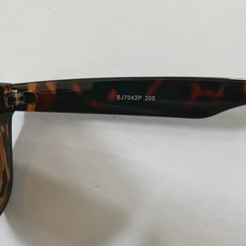 2 Pairs - Betsey Johnson Wayfarer Style Sunglasses |GUC | Pink/Black, Brown